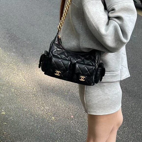 Classic CHANEL Bag: A Stylish and Versatile Choice for Elegance - Picture 3 of 5